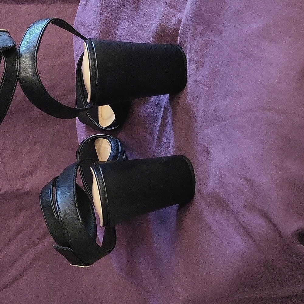 Heels - Picture 3 of 3